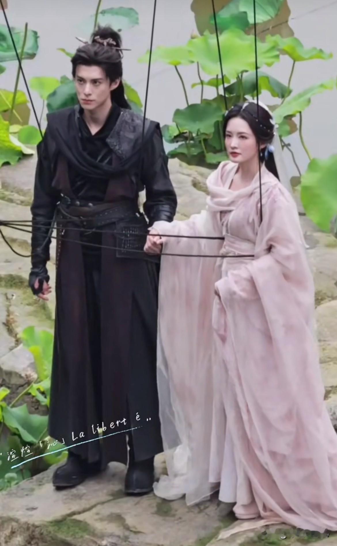 6月20日，王鹤棣，李沁新剧《咸鱼飞升》路透，大事很妙，男帅女美搭配，非常养眼！
