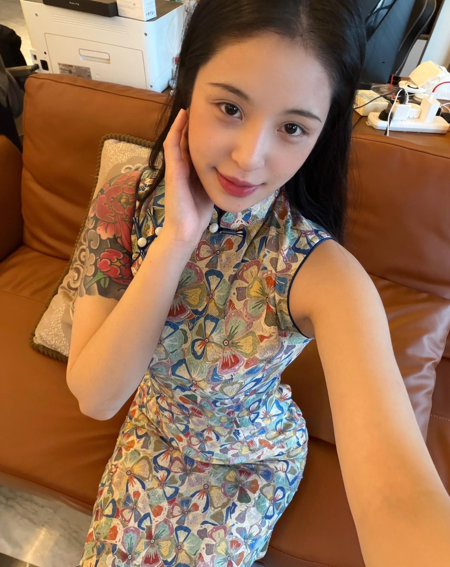 从正面骂我的可以看到我美丽的脸 背后骂我的可以看到我曼妙的身材