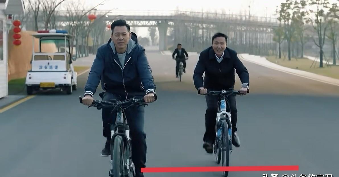 刚在大院门口撞见李达康和沙瑞金，俩人凑一块儿那阵仗，我汗毛都立起来了
说个真事儿