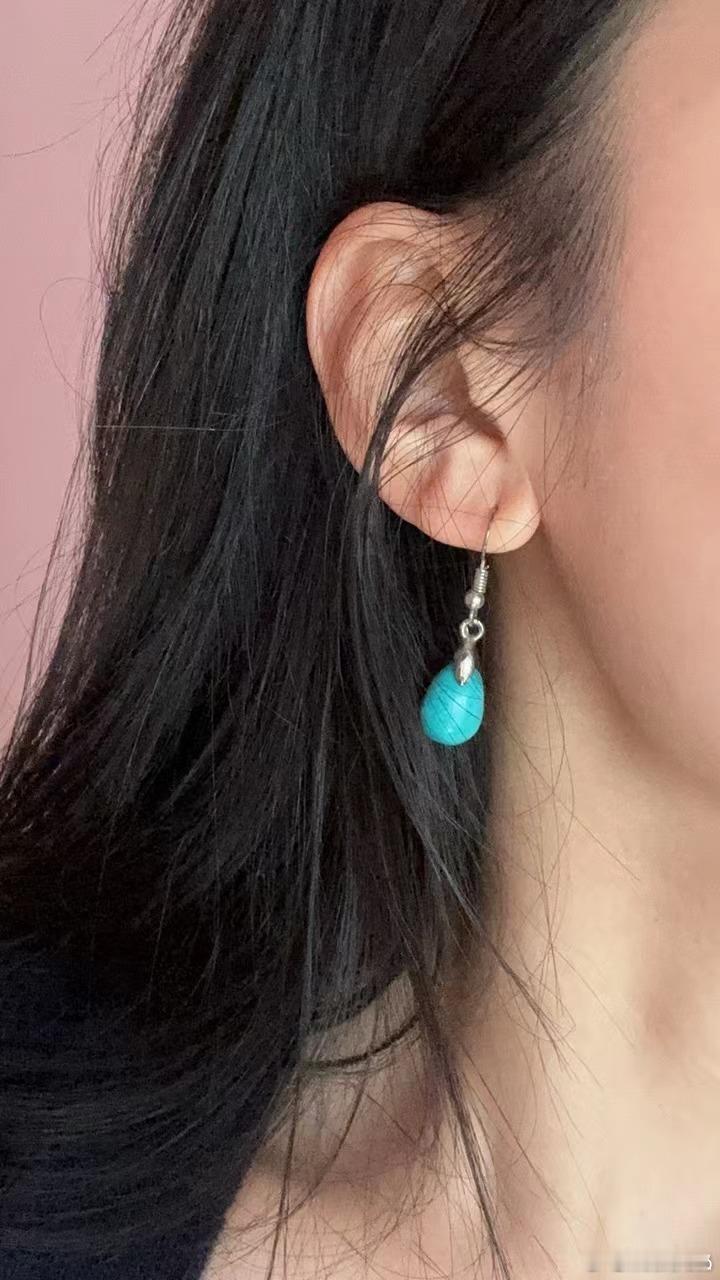 #张婧仪怼耳朵拍#张婧仪又来分享生活里的小日常啦，婧仪别人都是怼脸拍，你怎么怼耳