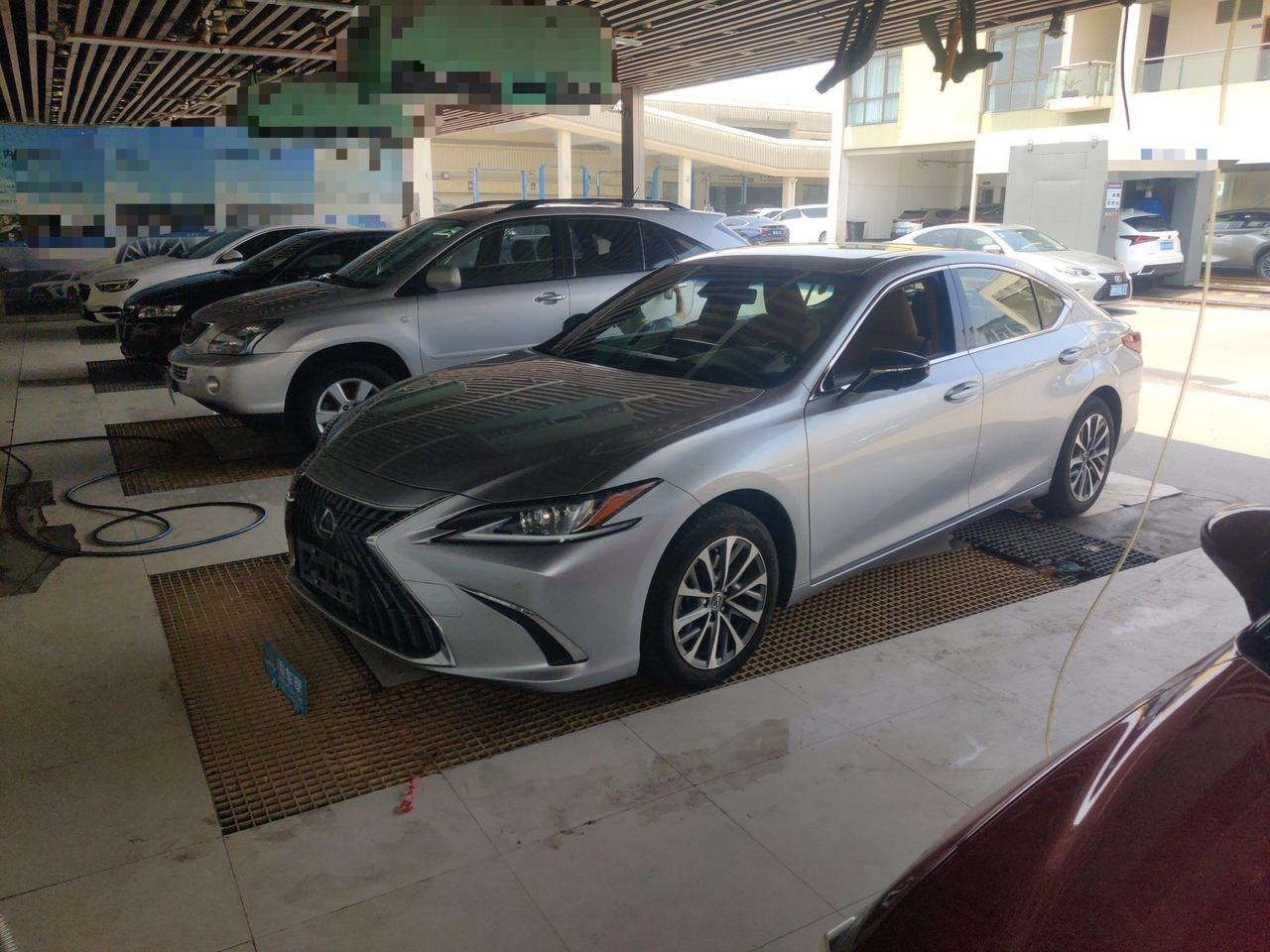 最后一批加价的雷克萨斯ES200，当初35万落地，如今二手只卖15万。
前两天验