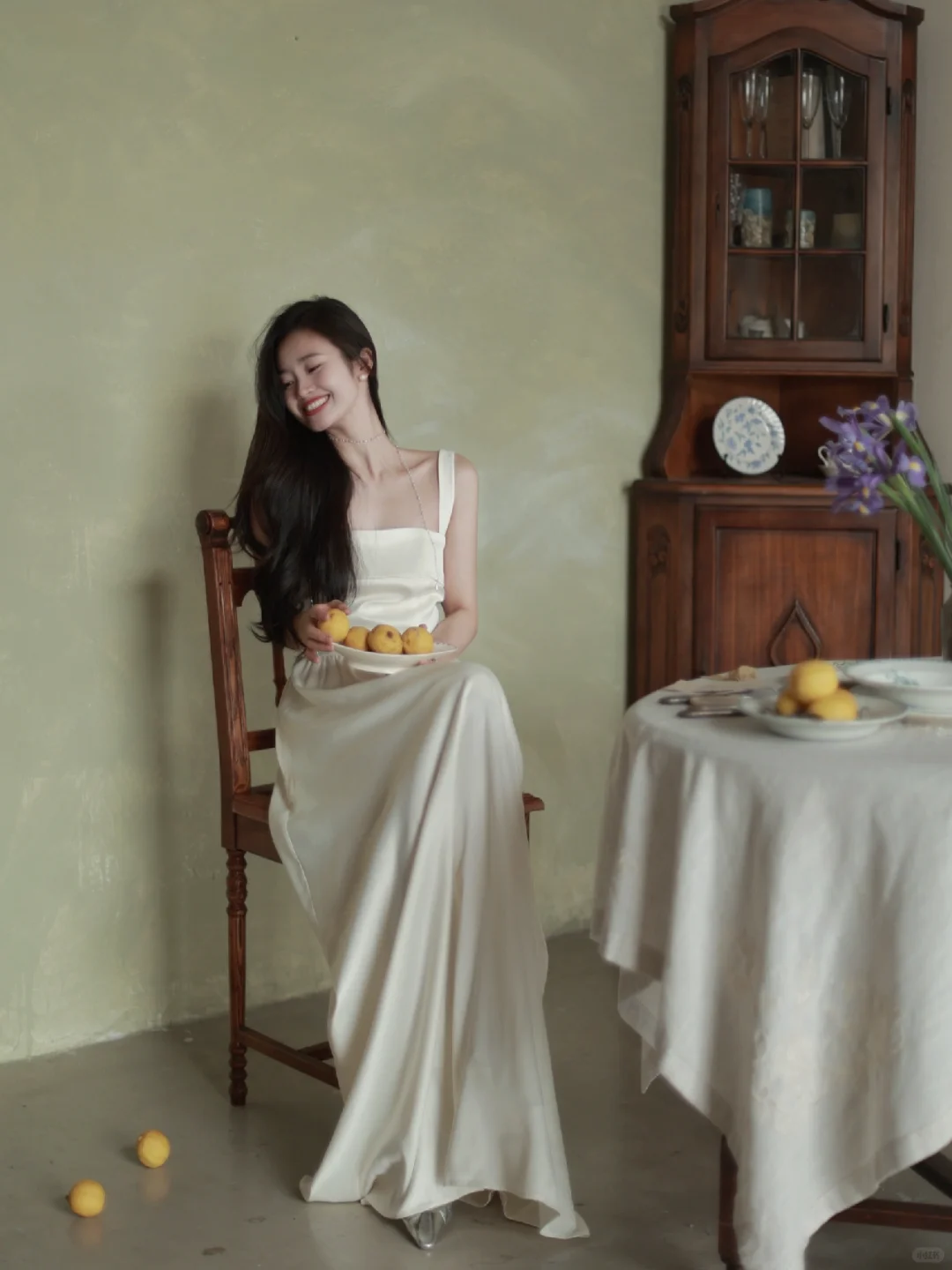 穿着白裙，走完夏天