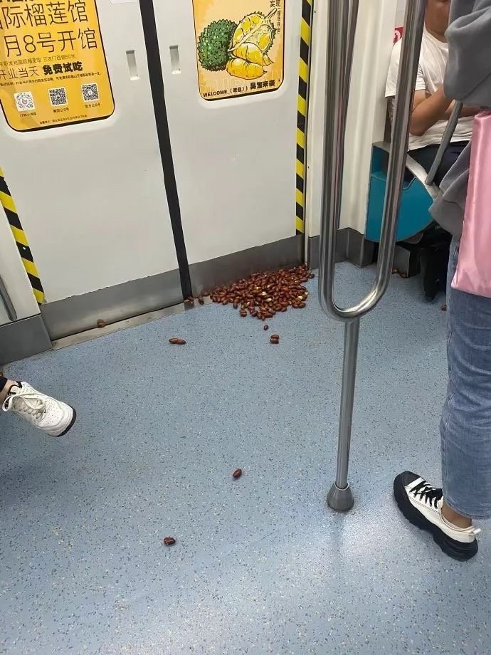地铁又多了一个伤心的人[允悲] ​​​