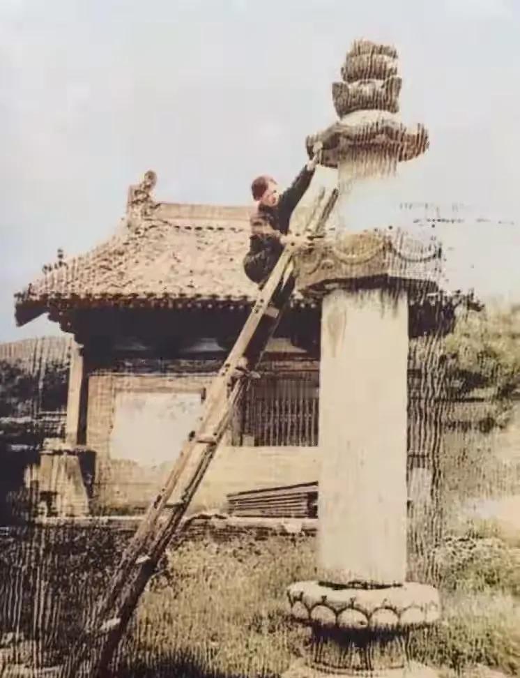 从这张相片来看，小仙女林徽因并非只是一个娇娇女，她有着坚强的意志力和毅力，值得敬