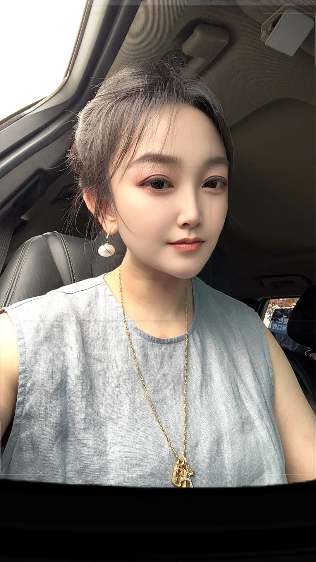 用你最好的磁场，去感召同磁场的人，落落大方，好好生活，远离那些让你不开...