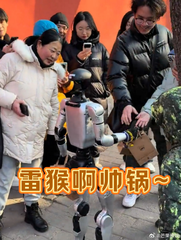 第一个活人化机器人出现了救命！现在的机器人能不能不要这么卷了哇？！腊八节偶遇硬核