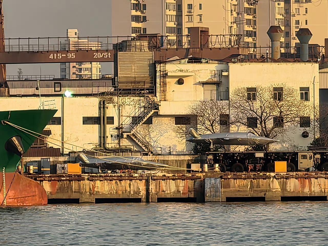 万万没想到，电磁弹射还有陆基版本，而且还是拼装电磁弹射器。全称叫“大型无人机全电