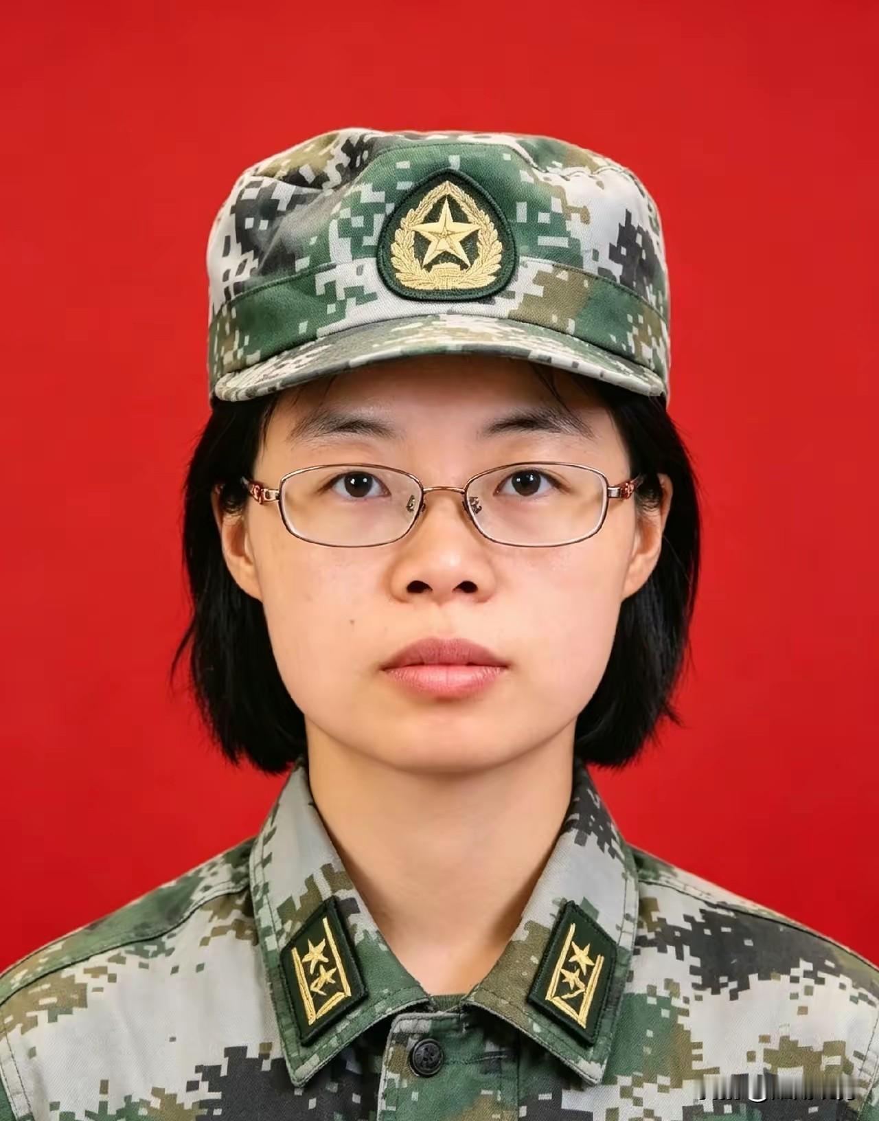巾帼砺剑向打赢！鄂州籍女专家尹璐：驰骋无形战场的强军先锋
 
一身迷彩戎装，一副