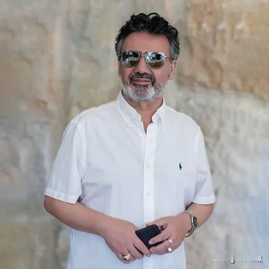 伊朗媒体称，伊朗著名歌手 Moein 即将返回伊朗，并获准举办演唱会和活动！
