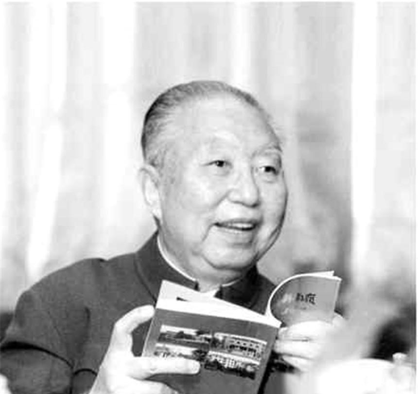 1970年毛主席与斯诺谈话时首次提及49岁的华国锋，并称他为“老人”，这一说法有
