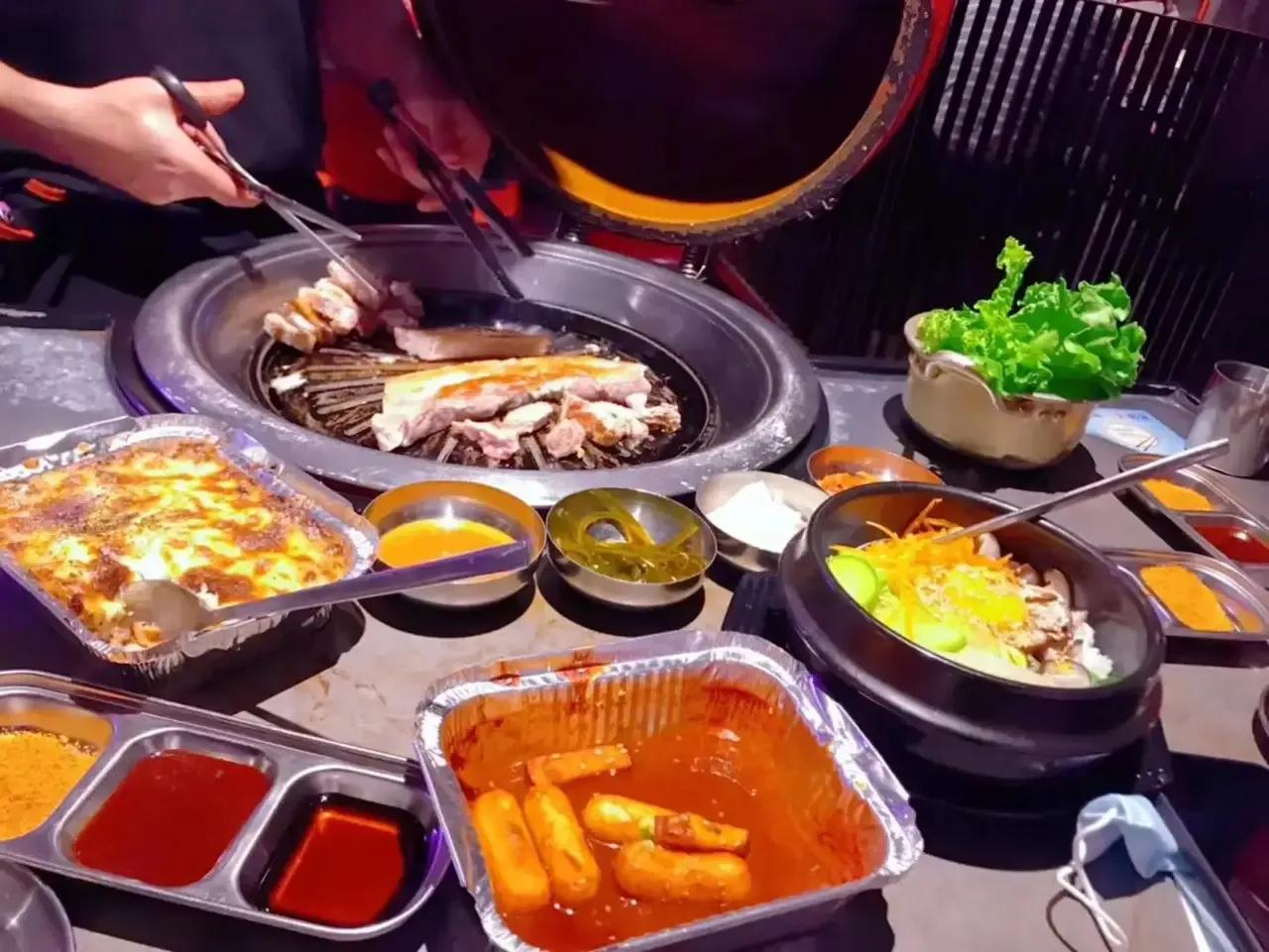 双休日，任何美味佳肴都代替不了亲朋好友齐相聚，周末就是举家团员的日子。平时亲人们