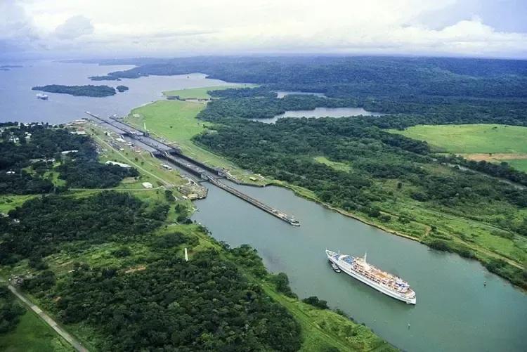 中国企业在海外为啥总受欺负？（原创）

中国香港企业在巴拿马运河港口的运营续约权