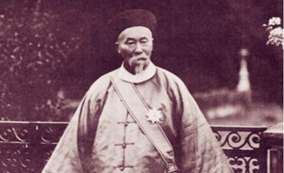 1901 年，李鸿章挂了，给子孙留下 4000 多万两白银和一堆家产。可谁能想到