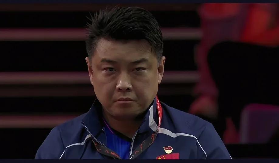 温瑞博输球的那一刻，很无奈的笑了笑，他真的尽力了，估计他都不敢看王皓了，脸色一沉