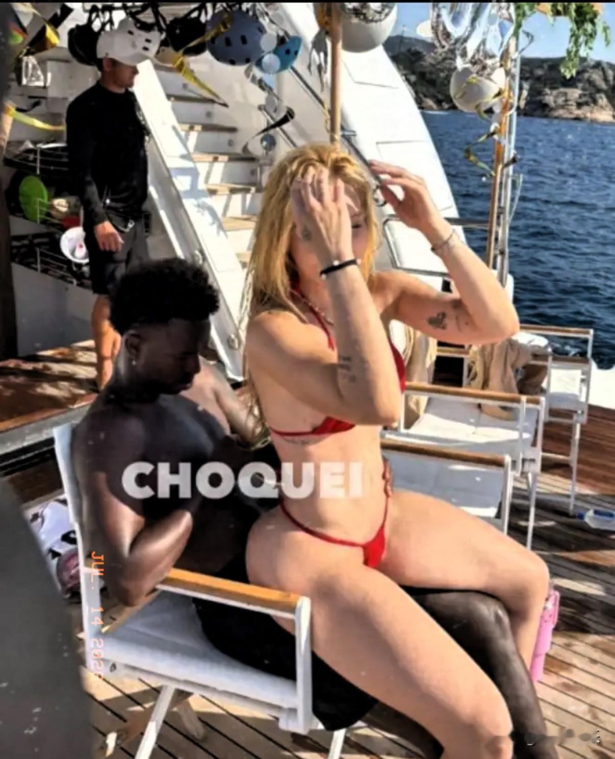 皇马球星维尼修斯的恋情真实让人看不懂！今年 7 月，维尼修斯的前女友弗吉尼亚・丰