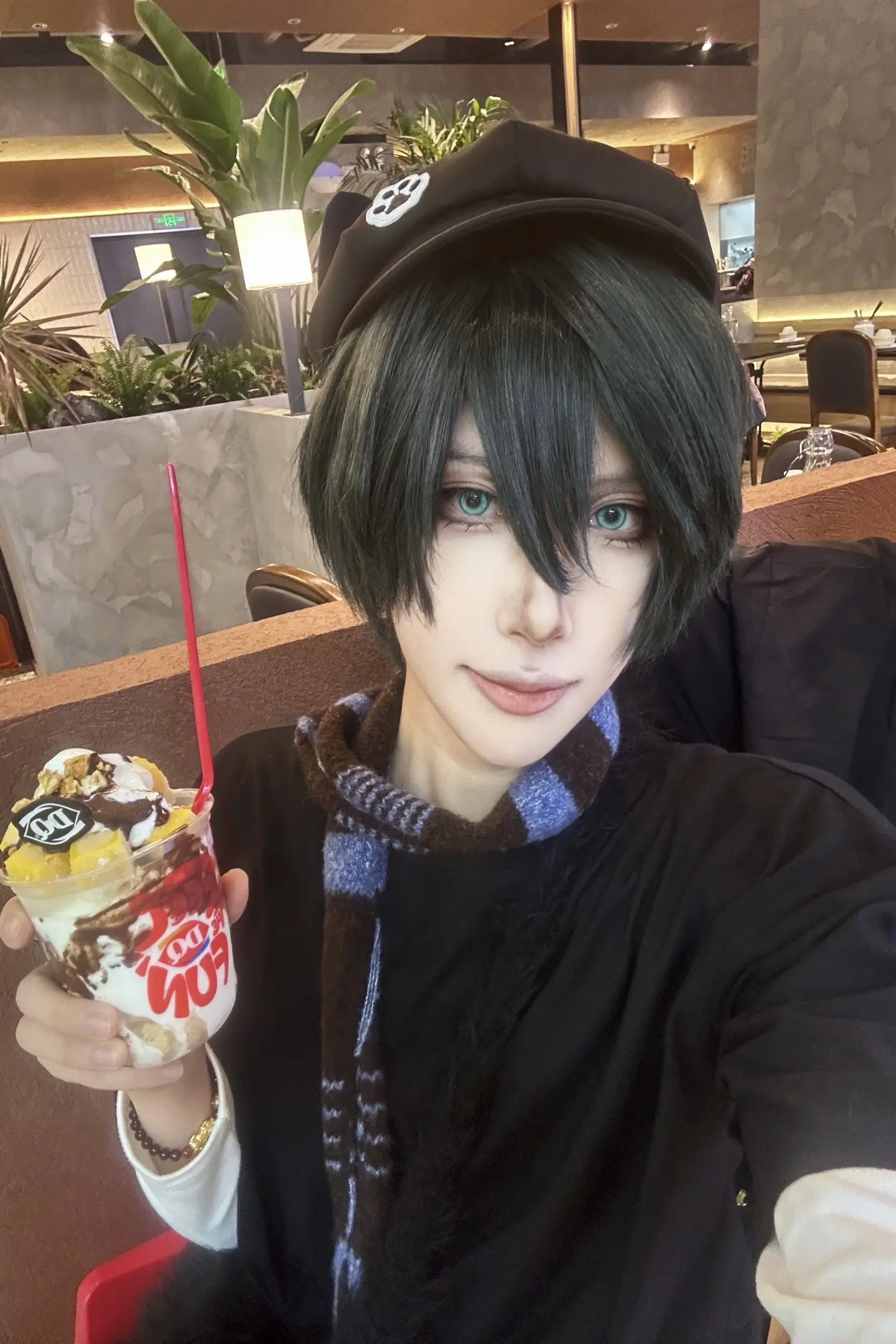 你怎么知道哥哥给我买冰激淋吃！之前约会的时候拍的！