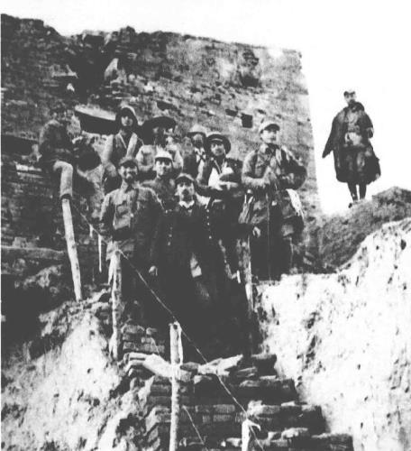 1940年9月24日，总部炮兵团第8连1排配属第129师第386旅第772团攻击