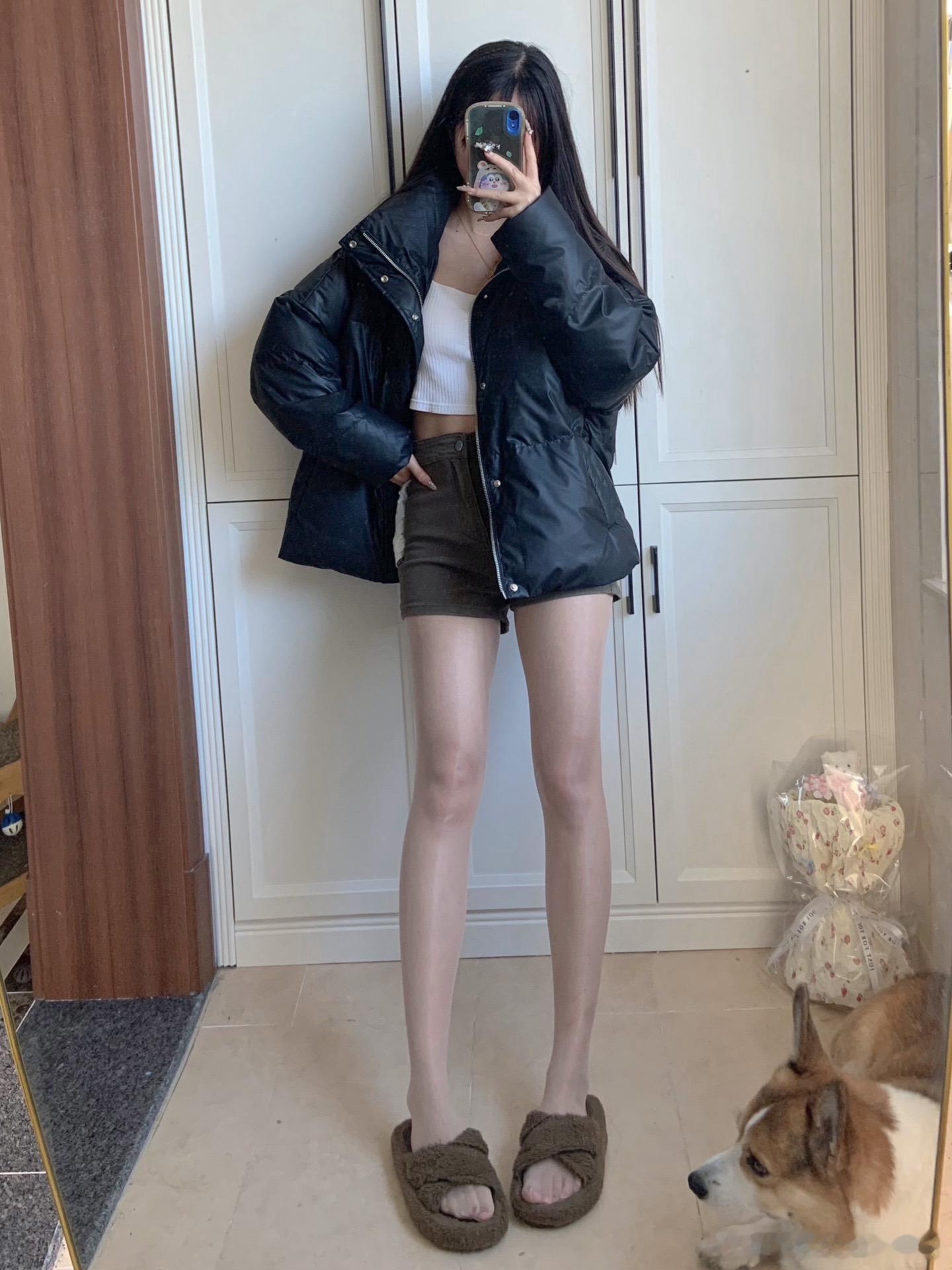 还是灰色丝袜更好看~ 