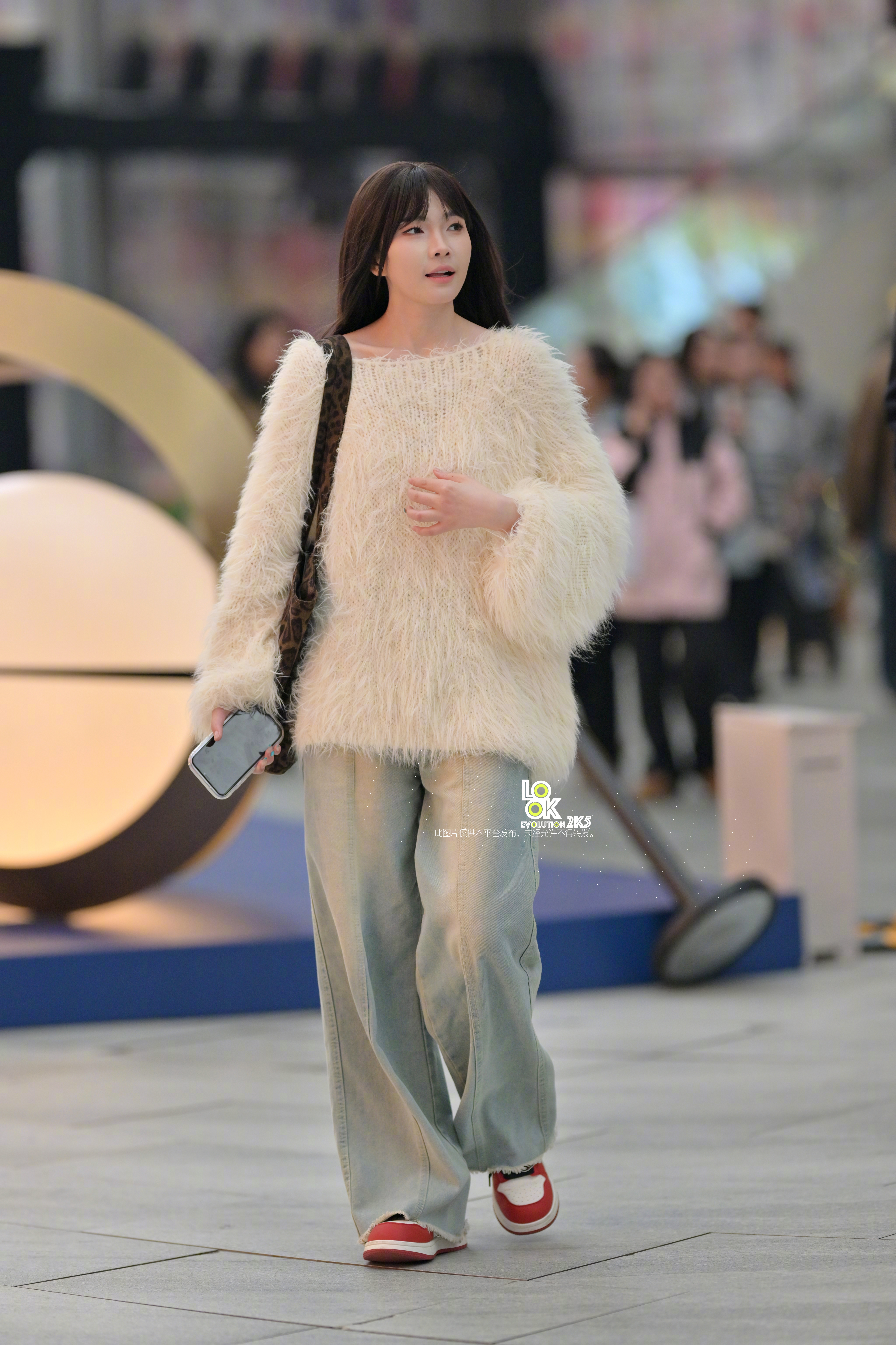 毛毛衣服很温暖对吧？ 