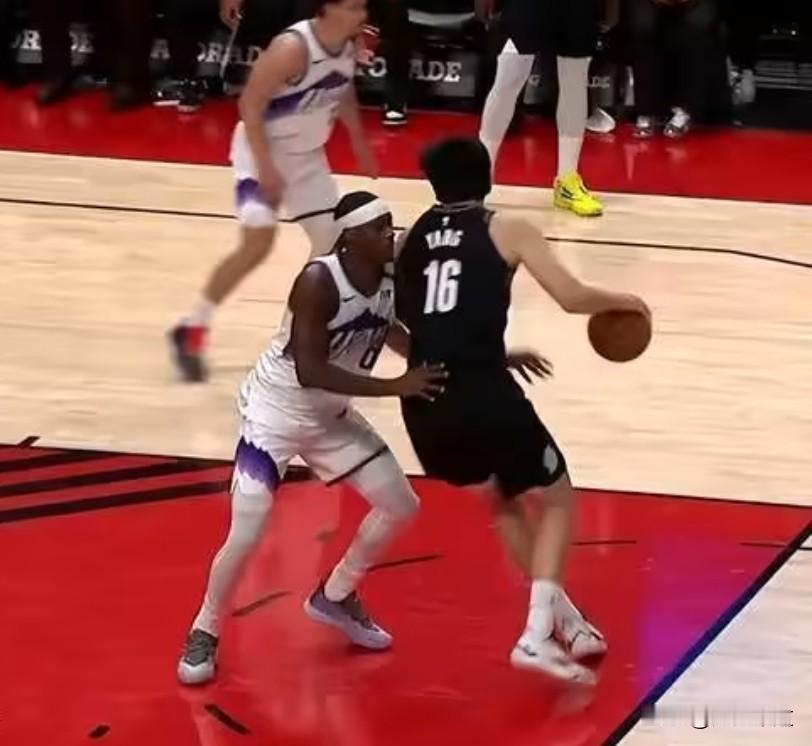 杨瀚森不能老拿自己新秀赛季做说辞！其实杨瀚森并没有达到适配开拓者的水准！
开拓者