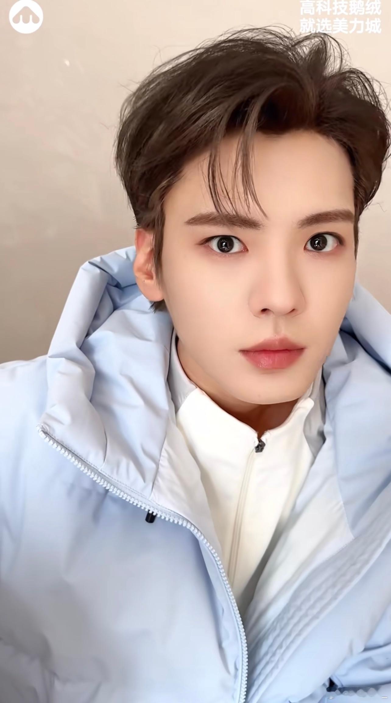 卧槽 比西妹别怕 给我瞪回去👀 