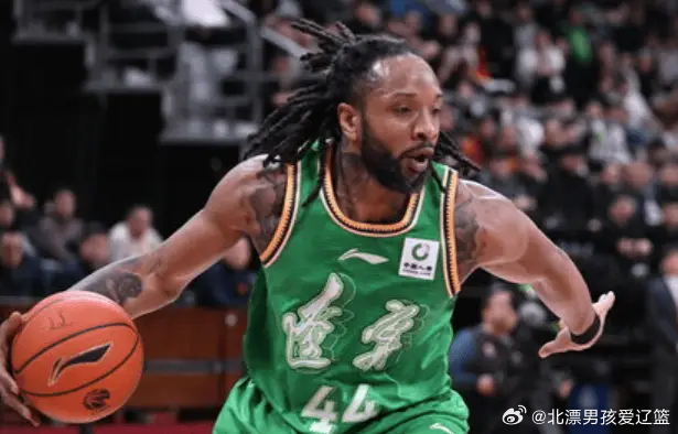 一个人得全队一半的分 威尔斯太累了。。。辽宁男篮vs青岛男篮