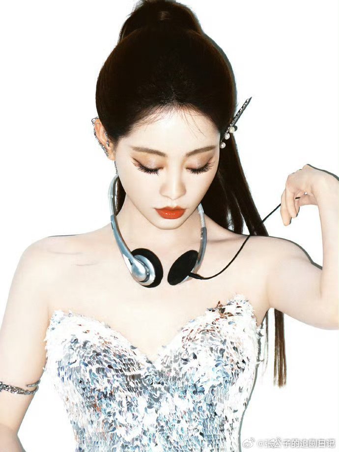 祝绪丹AI美姬祝绪丹造型已经进化到脸饰了祝绪丹这AI美姬造型直接杀疯！金属脸饰一