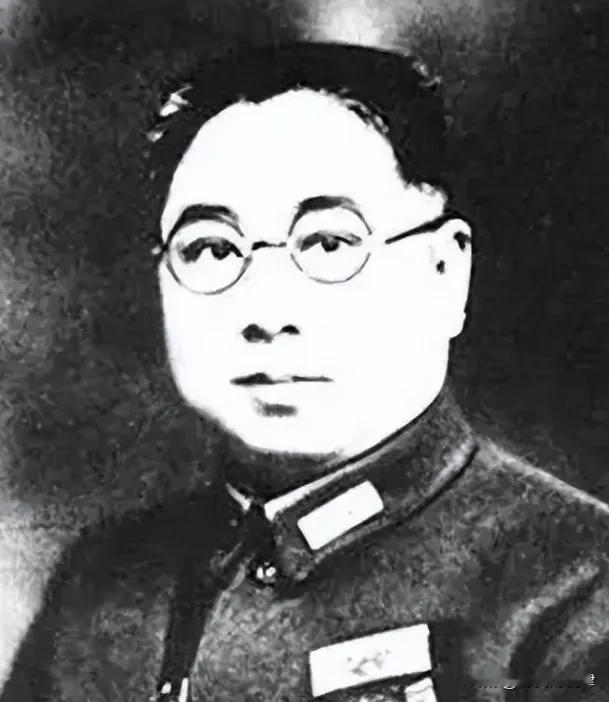 1930年国民党中将被俘跪地求饶，毛主席一句话怼懵，最终结局令人唏嘘
 
193