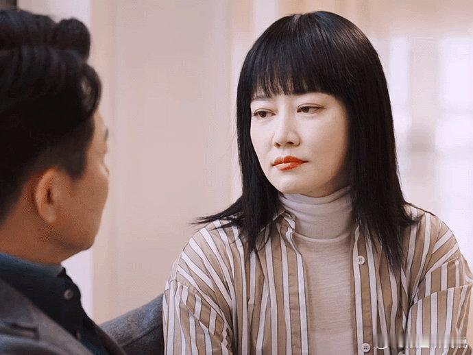   追《蔷薇风暴》的每一天都是享受，置景的奢华感，演员们举手投足间的精英范，还有