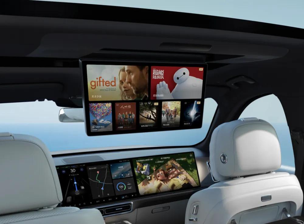 理想MEGA的3块屏幕，紧紧跟随智能手机的脚步，全部升级为1920Hz高频调光的