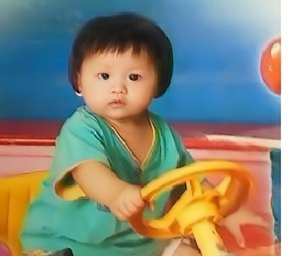 2010年10月3日上午10点左右黄细妹（女，2009年4月19日出生）跟着哥哥
