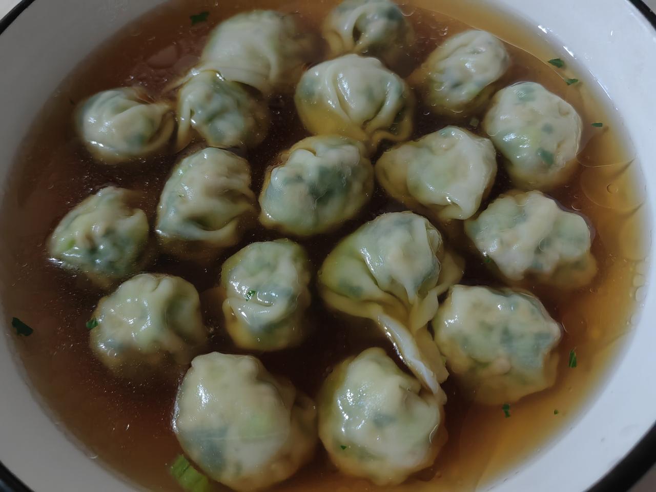 晚上的抓挤小馄饨。我弄的馅。