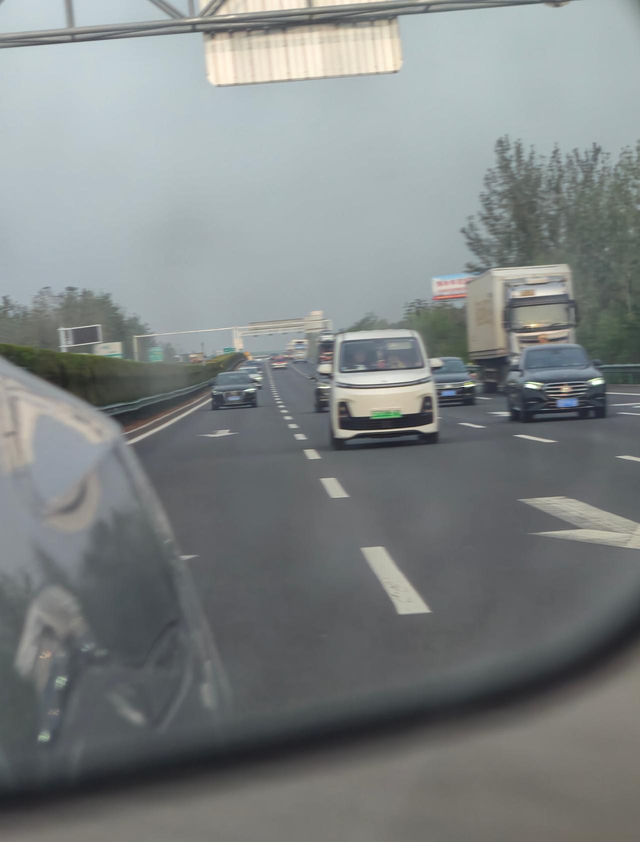 没看清这是什么车
新能源汽车大v聊车 ​​​