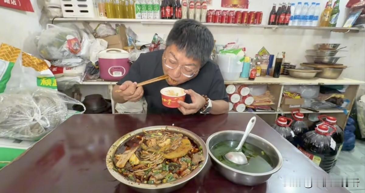 刷到一个没食博主在重庆吃一份毛血旺需要2888元，请问这个是真实的还是为了流量按