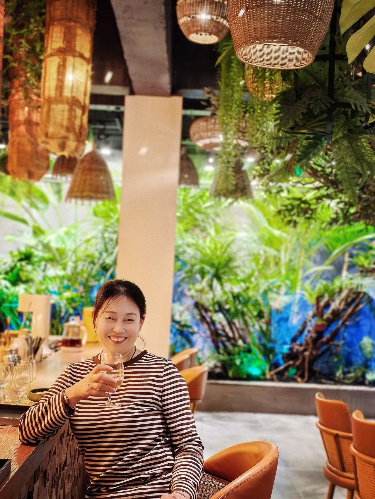 我们会老啊，所以有什么想不开的呢？舒服的关系、轻松的生活，才是这辈子顶配。日子和