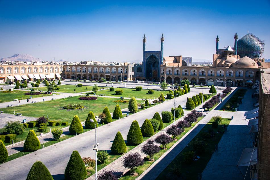 要开打？
据法国方面12日消息，法国驻伊朗使馆的非必要人员已撤离，使馆仍在运转。