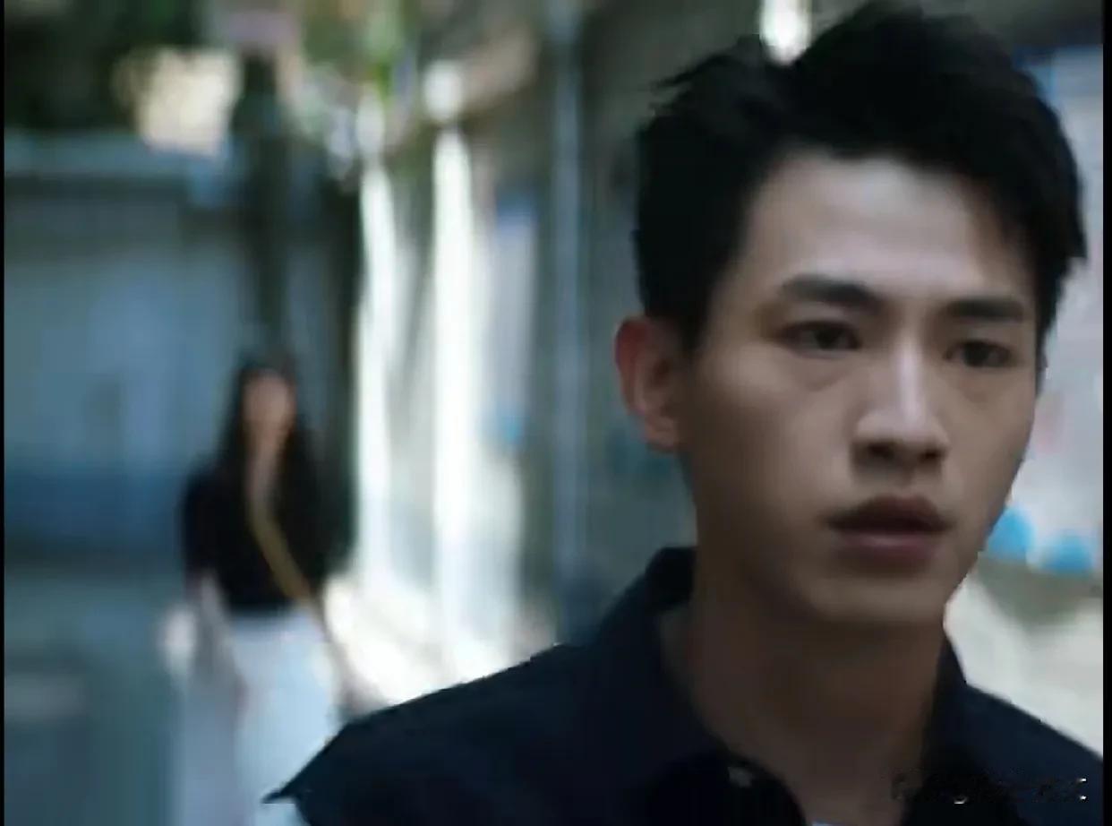 《半熟男女》瞿一凡凤凰男属性真下头！

瞿一凡看见何知南上豪车，买奢侈品，是本地