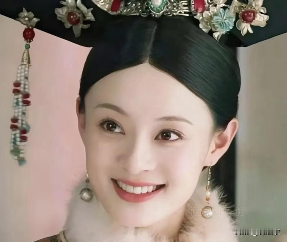 孙俪演的甄嬛，客观地讲，没有达到符合甄嬛人设的那种美，因为这部剧剧中有些角色，比