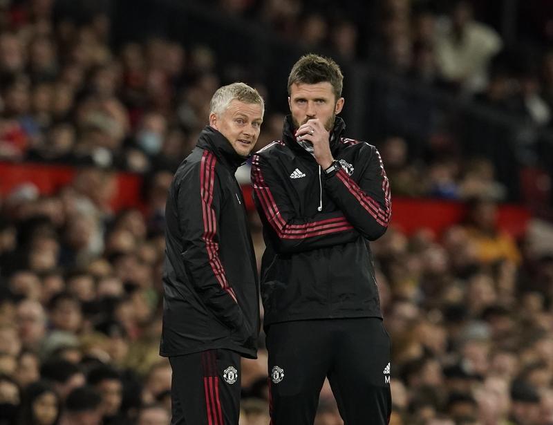 卡里克胜在对曼联的了解，能经常亲自去青训营考察，换其他大牌教练是做不到的。他也知