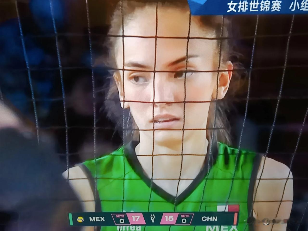 墨西哥女排打疯了！墨西哥女排竟然领先了中国女排！墨西哥女排的是一个弱旅，没想到一