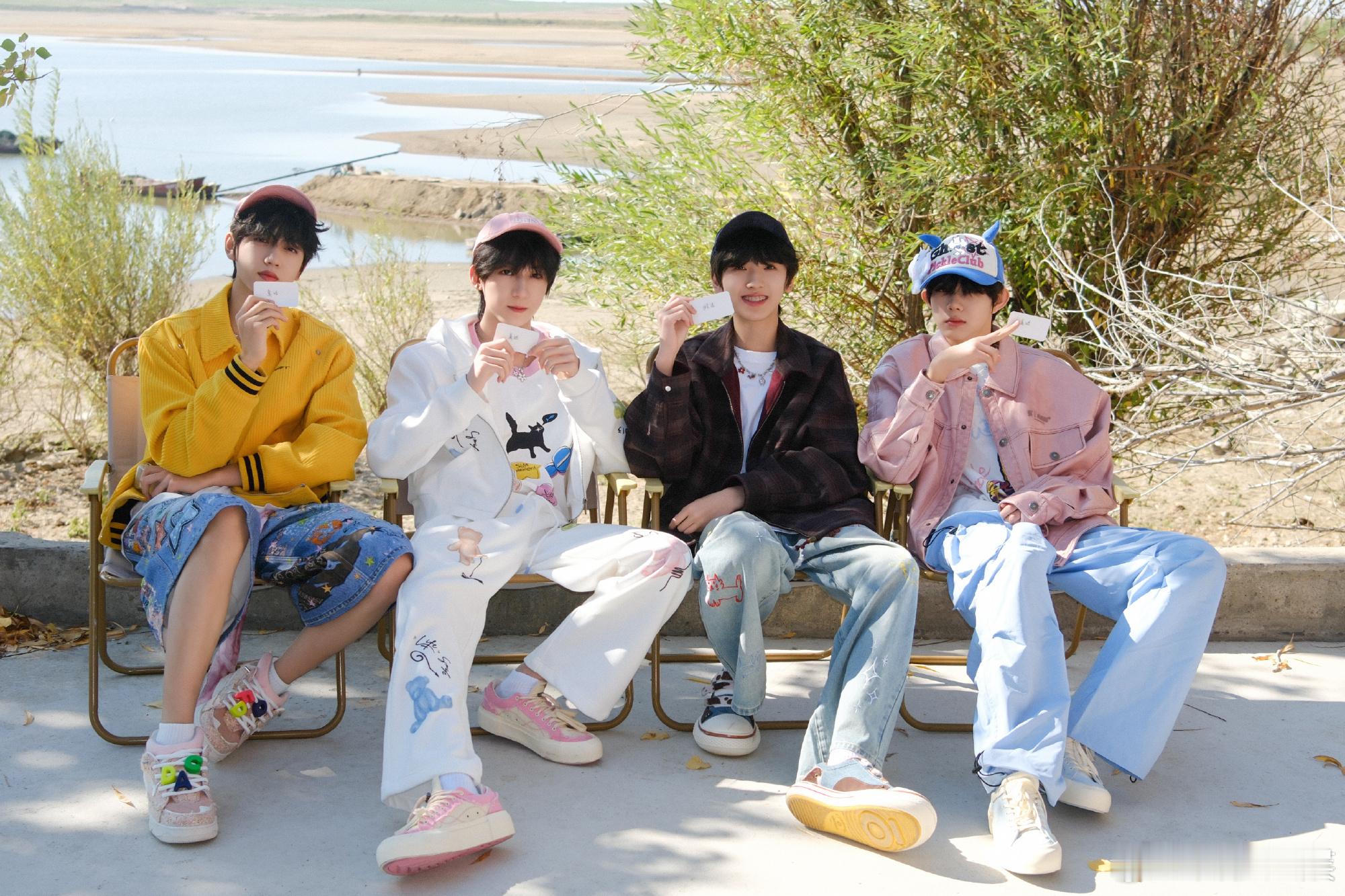 特定日期的 TF 家族新年音乐会，是少年们成长路上的重要节点，舞台表演既展现专业