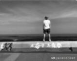 08月27日，刘翔更新社媒，背景图是他站在类似堤坝上，眺望前方，好像很迷茫。刘翔