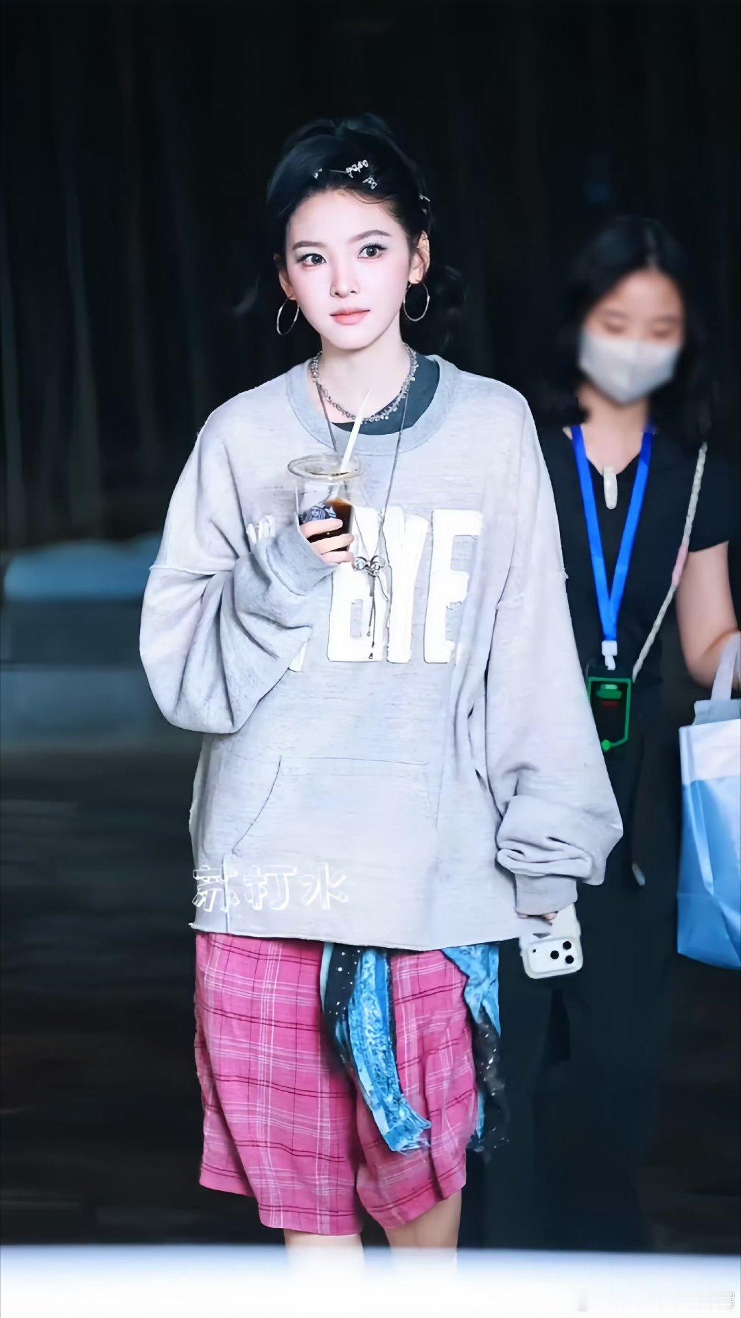 章若楠开推4综艺路透，今天是千禧风女爱豆 