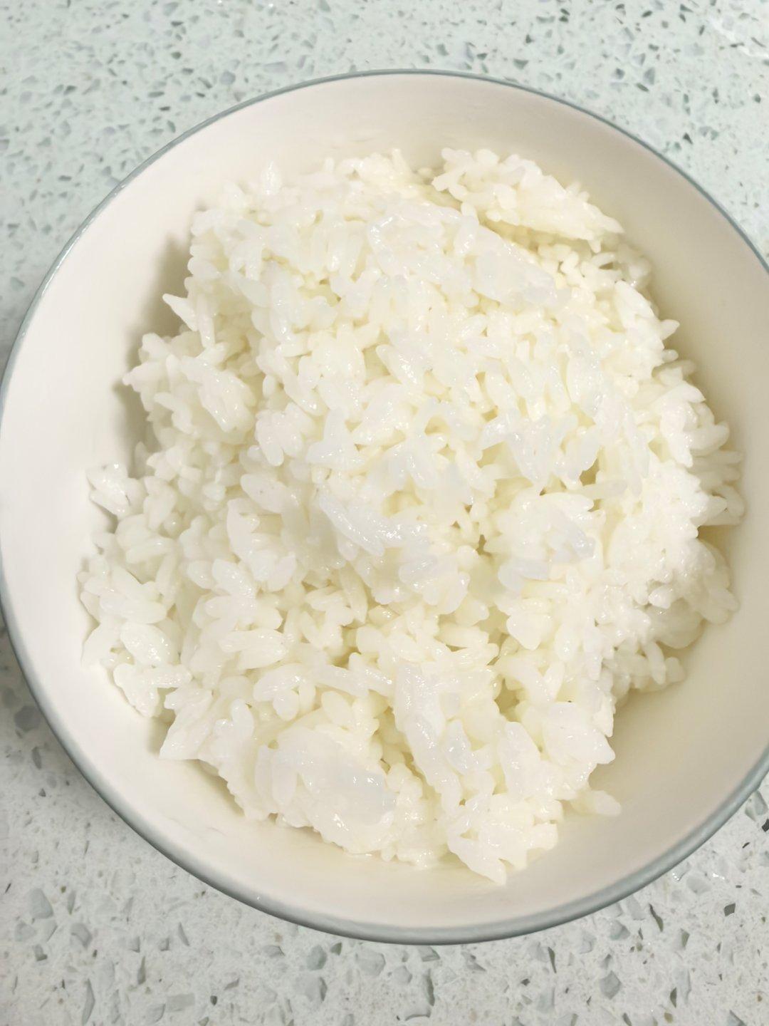 紧赶慢赶我的任务完成吃饭，静等我帅气的宁哥酷狗直播啦！ 