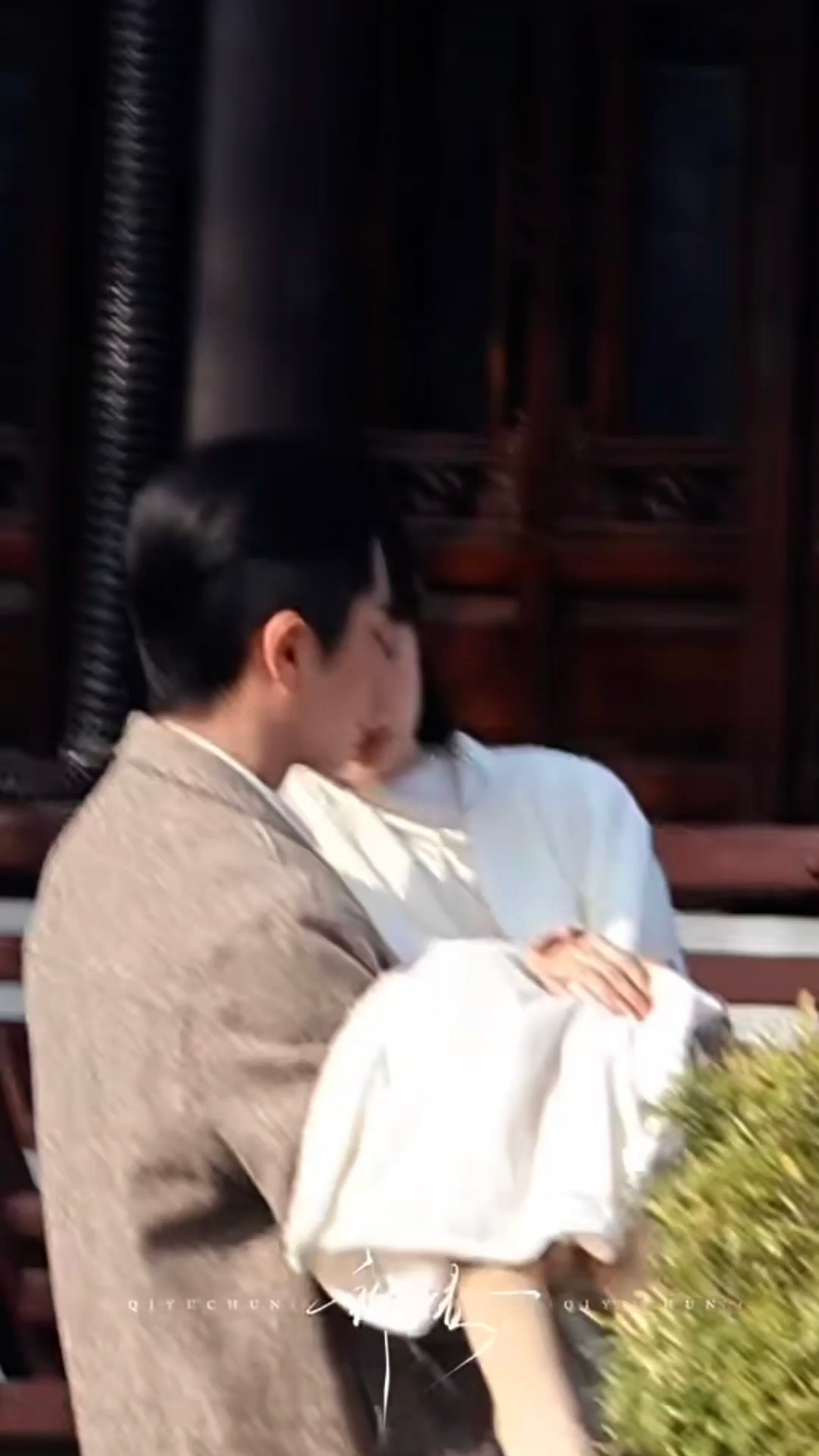 我们丞东若西公主抱场面再加一！丞磊徐若晗玉簟秋公主抱