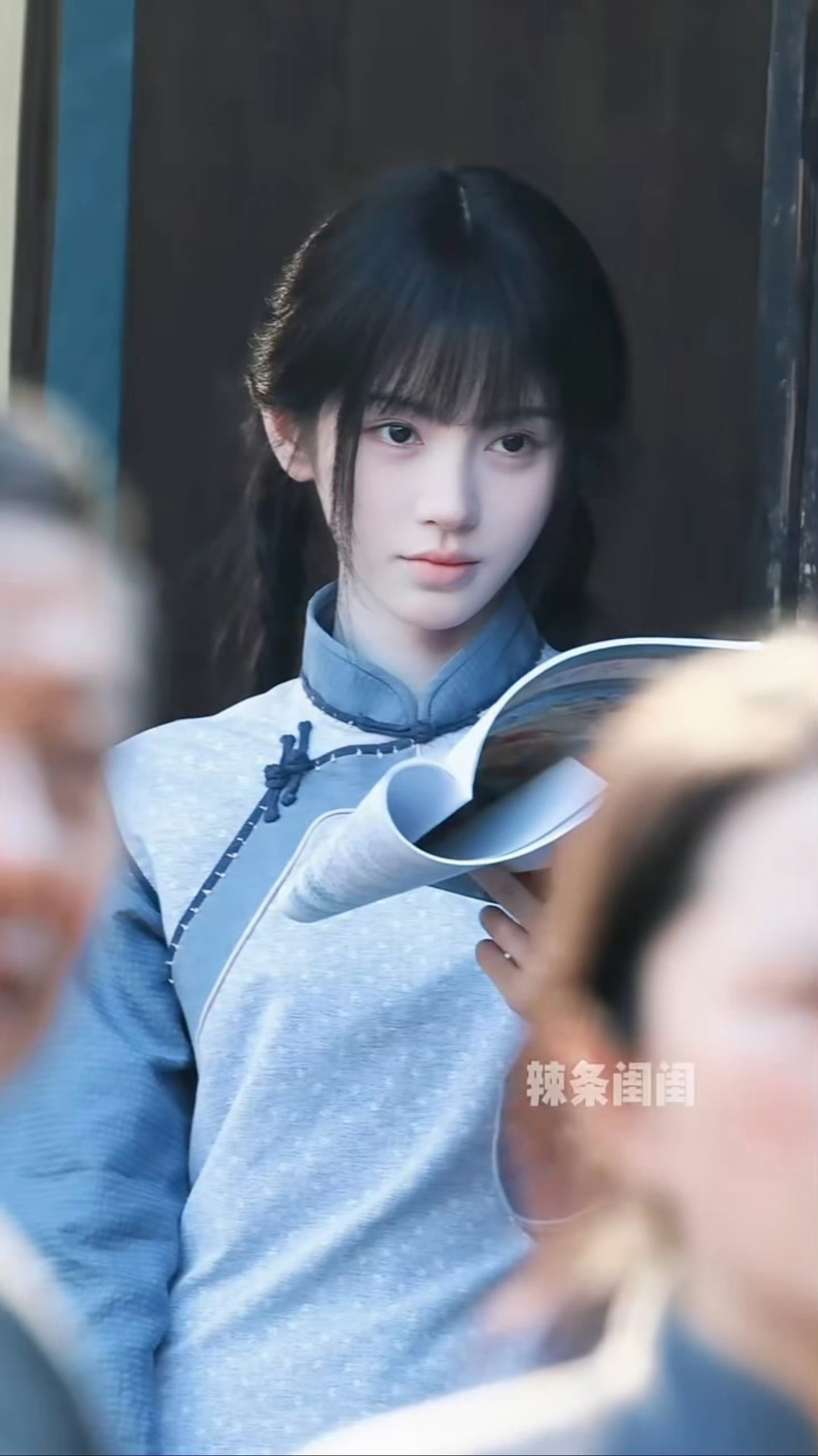 一想到苏绿夏要顶着这张看似人畜无害的脸用🪓刀了全村 就好激动吧 眼神好鬼气好阴