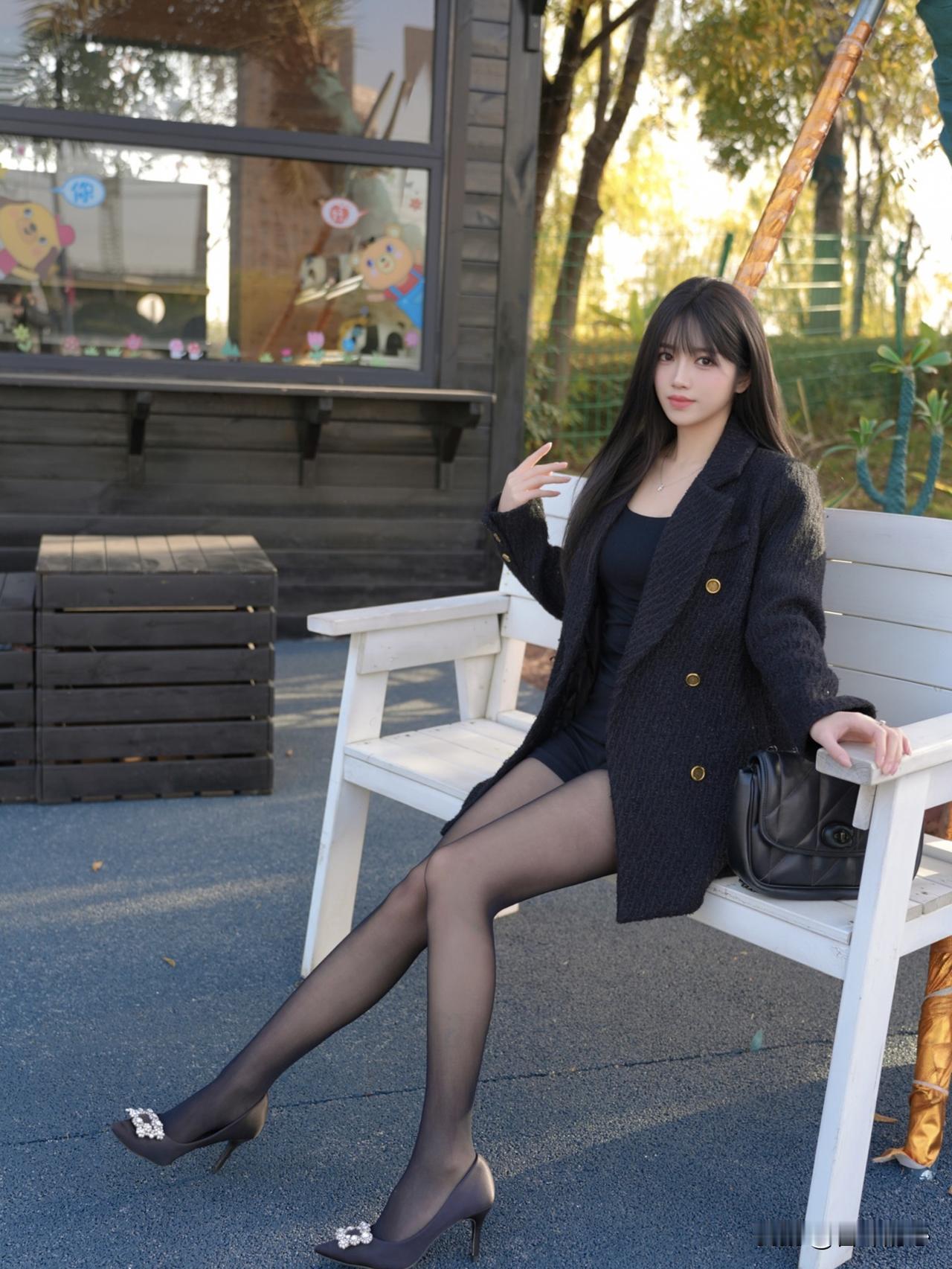 生活不会因为你害怕风雨就给你一片晴空
与其愣在原地
不如主动出击
踏破一切艰难险