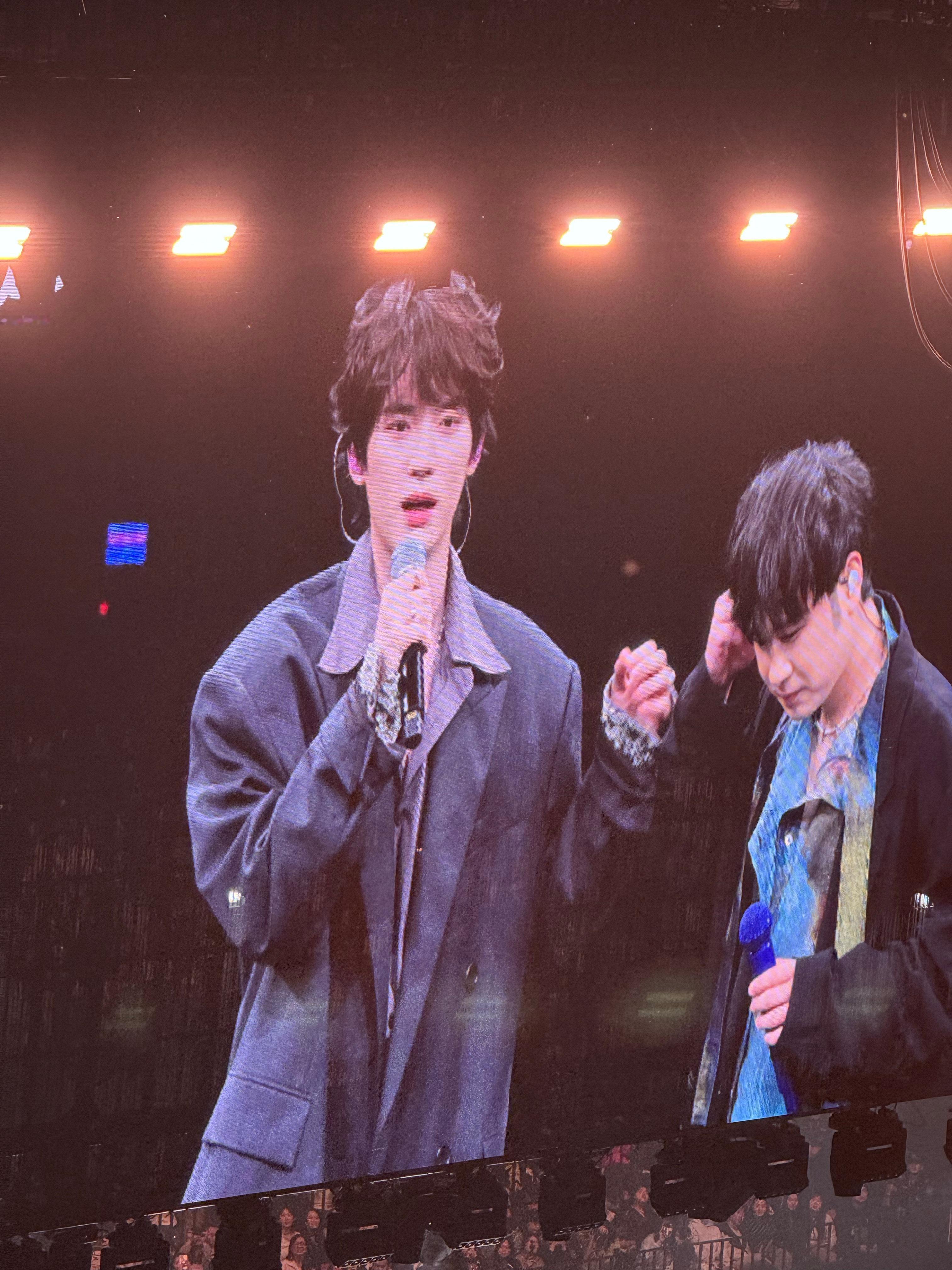 余佳运唱歌好好听，周翊然好几把帅 ​​​