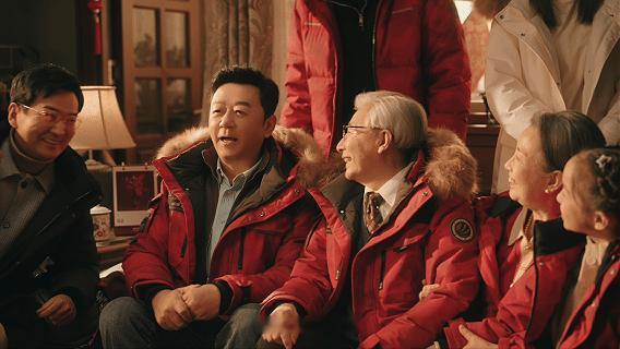 郭涛说家不是打分的地方 从节目里的磨合相伴，到最新短片里的默契同框，郭涛和石头的