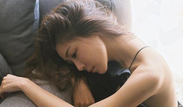 2013年，邓家佳有幸和大牌孙红雷合作，很是开心。不料刚见面，对方就提出一个奇怪